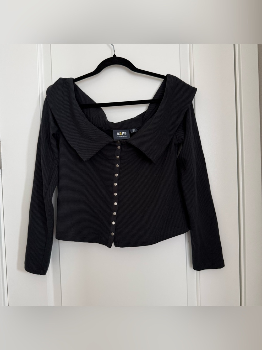 Maeve by Anthropologie off-the-shoulder ribbed snap-front top in black Size L
